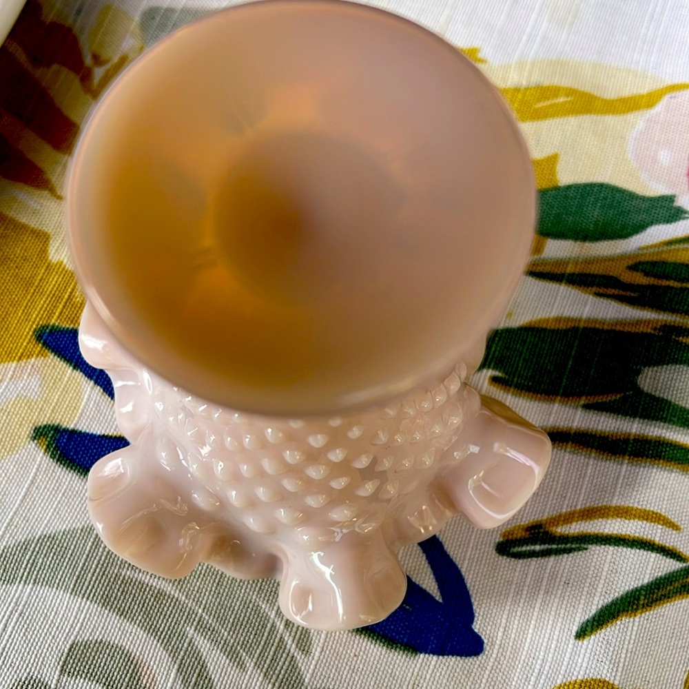 Rare small Vibtage Fenton pink milk glass vase 4” tall - Picture 4 of 5